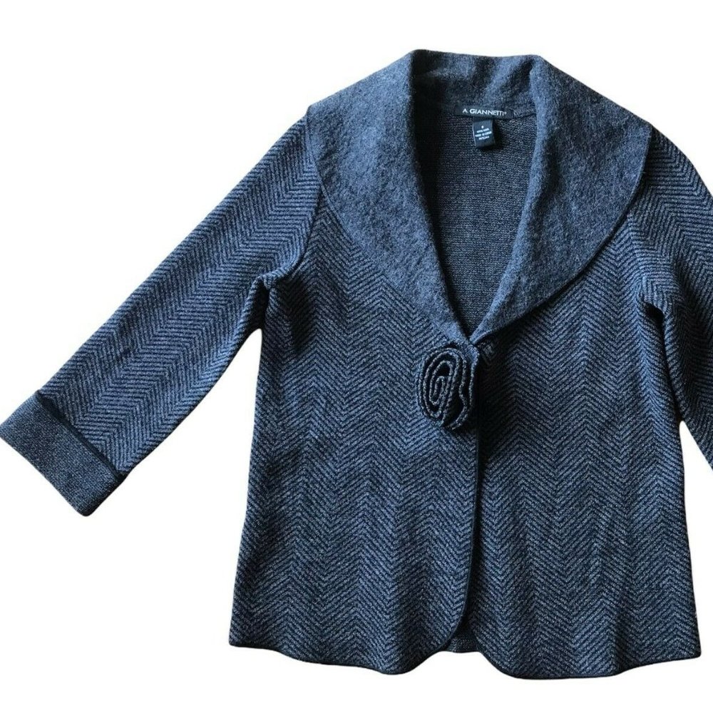 A Giannetti 100% Wool Black Gray Herringbone Rose Cardigan S Shawl Cowl Collar